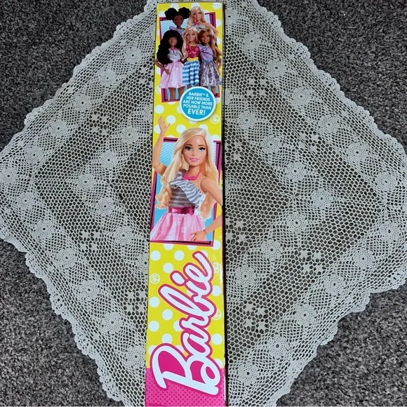 NOS NRFB MIB (C) 2018 28” Barbie Best Fashion Friend w/New Curvy Body - Blonde - Picture 5 of 13